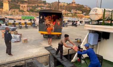 Posko-TNI-Polri-di-Labuan-Bajo-Salurkan-Bantuan-Untuk-Korban-Erupsi-Gunung-Lewotobi-Laki-Laki
