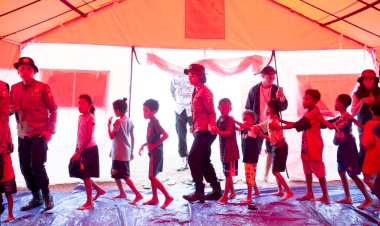 Polri-Kirim-Tim-Pemulihan-Trauma-Korban-Terdampak-Erupsi-Gunung-Lewotobi