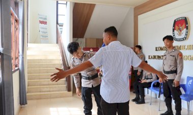 Polisi-Kawal-Ketat-Rapat-Pleno-Rekapitulasi-Suara-Pilkada-2024-di-Labuan-Bajo