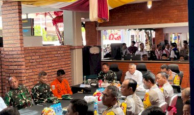 Kapolri-&-Panglima-TNI-Tinjau-Posko-Terpadu-Operasi-Lilin-2024-di-Bandara-I-Gusti-Ngurah-Rai