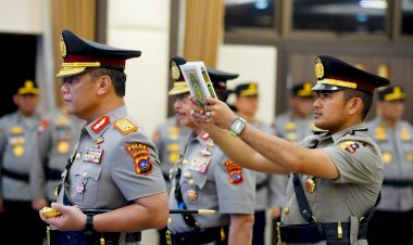 Kapolri-Pimpin-Sertijab-Kapolda-Sumbar-Irjen-Pol-Dr.-Gatot-Tri-Suryanta