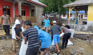 Hari-Pers-Nasional,-Kolaborasi-Polisi-dan-Insan-Pers-Bersihkan-Lingkungan-Desa-Wisata