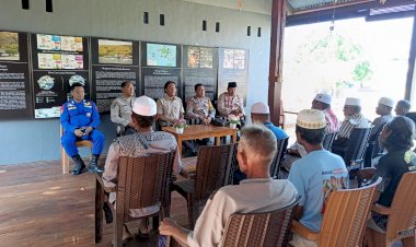 Jumat-Curhat,-Polisi-Terima-Keluhan-Warga-Seraya-Maranu-Terkait-Maraknya-Pemboman-Ikan