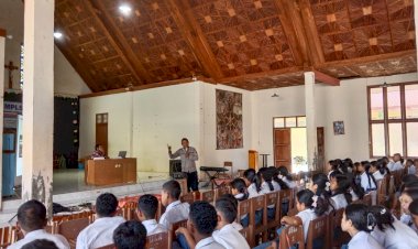 Berikan-Sosialisasi,-Polisi-Ajak-Pelajar-Jauhi-Narkoba-dan-Judi-Online