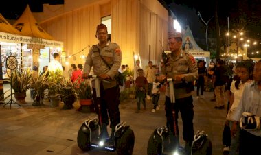 Promosikan-Budaya-Manggarai-Barat,-Polisi-Gunakan-Topi-Re'a-Saat-Amankan-Festival-Golo-Koe-2025