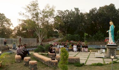 Demi-Keutuhan-NKRI,-Polisi-Bersama-OMK-Keuskupan-Labuan-Bajo-Gelar-Doa-Rosario