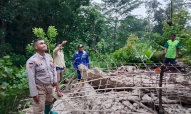 Dapur-Rumah-Ambruk-Akibat-Cuaca-Ekstrem,-Polisi-Gerak-Cepat-Bantu-Warga