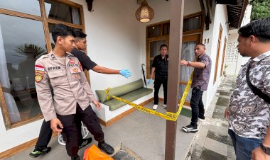 Polisi-Evakuasi-dan-Identifikasi-Jenazah-WNA-di-Kamar-Hotel-Labuan-Bajo