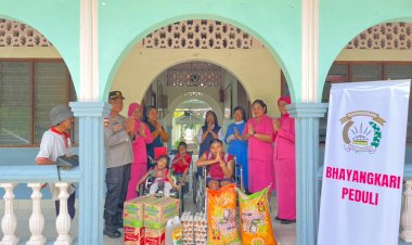 Safari-Ramadhan:-Kala-Seragam-Polri-dan-Bhayangkari-Membawa-Sejuk-ke-Sudut-Labuan-Bajo