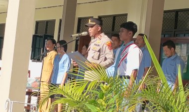 Tingkatkan-Karakter-Siswa,-Polres-Mabar-Edukasi-Kedisiplinan-dan-Tata-Krama-Digital-di-Sekolah-Sekolah