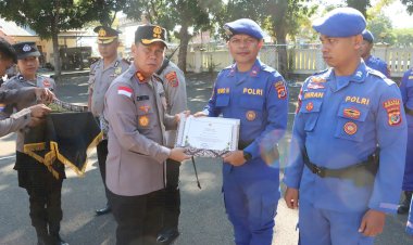 Berdedikasi-dalam-Misi-SAR-KLM.-Putri-Sakinah,-Personel-Polres-Mabar-Terima-Penghargaan-Gubernur-NTT
