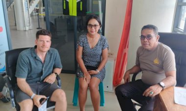 Polisi-Gerak-Cepat-Bantu-Wisatawan-Jerman-yang-Telantar-di-Labuan-Bajo