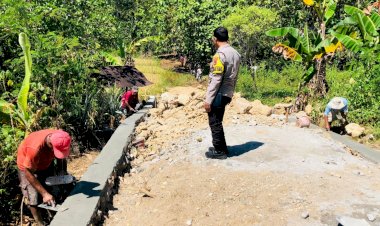 Kawal-Transparansi-Anggaran,-AIPDA-Yulius-Pantau-Proyek-Jalan-Tani-Ongko-Leba