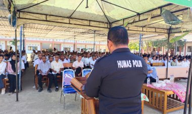Dekati-Pelajar-Baru,-Humas-Polres-Mabar-Beri-Pembekalan-Hukum-dan-Moral-di-MPLS-SMK-Stella-Maris