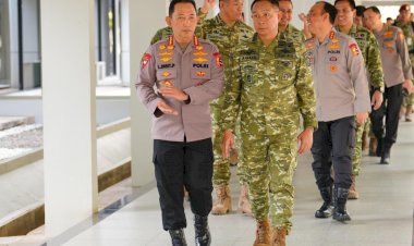 Kapolri-Perkuat-Soliditas-TNI-Polri-Lewat-Silaturahmi-dengan-Panglima-TNI-di-Mabes-TNI