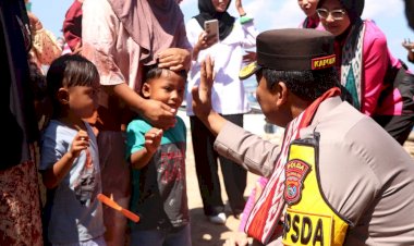 Tembus-Lautan-Demi-Senyum-Anak-Pesisir!-Kapolda-NTT-Bangun-Kembali-Sekolah-Terdampak-Gempa-di-Pulau-Kukusan