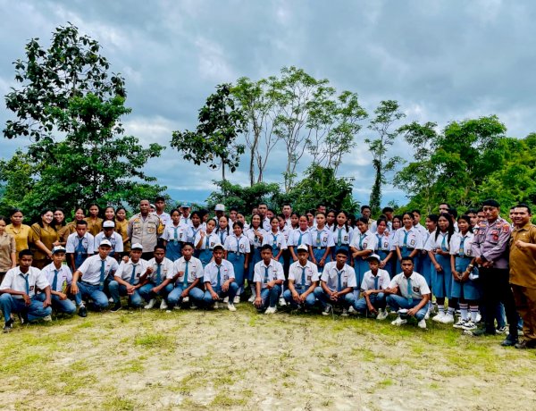Polsek Lembor Gelar Sosialisasi Bahaya Bullying dan Keselamatan Lalu Lintas di SMPN 6 Welak