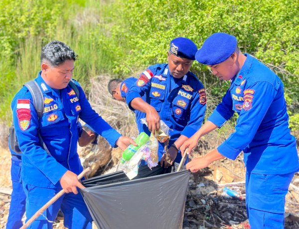 Menindaklanjuti Arahan Presiden RI, Polisi menggelar Aksi Bersih Sampah di Labuan Bajo