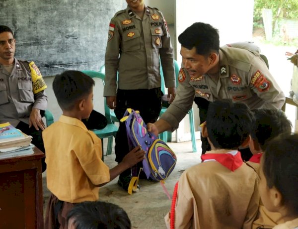 Kepedulian Tanpa Batas, Polres Mabar Salurkan Perlengkapan Sekolah di TRK Lobohusu