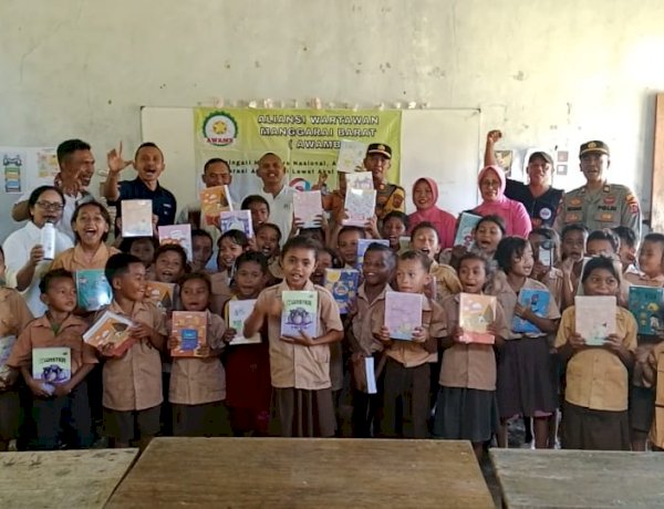 Momen HPN 2026, Polsek Komodo dan Aliansi Wartawan Mabar Sambangi Sekolah Terpencil di Tiwu Nampar