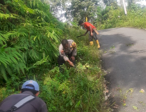 Pererat Silaturahmi, Bhabinkamtibmas Cunca Lolos Ajak Warga Warsawe Gotong Royong Bersihkan Lingkungan