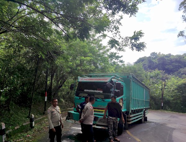 Truk Ekspedisi Mogok di Tanjakan Wae Nengke, Polisi Berlakukan Sistem Buka-Tutup