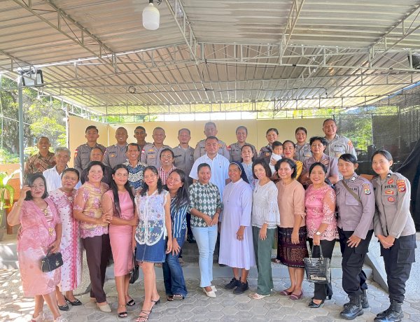 Gema Liturgi dari Korps Bhayangkara: Kala Seragam Polisi Menyatu dengan Doa di Kapela St. Damian