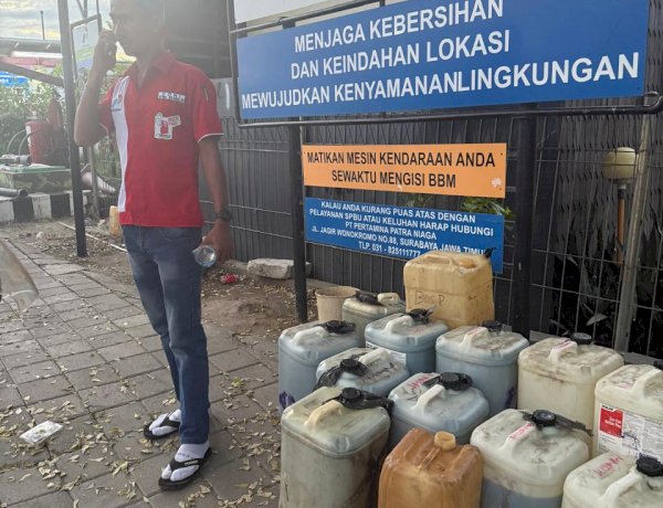 Respon Keluhan Masyarakat, Polisi Sidak Antrean Jerigen di SPBU Kampung Tengah