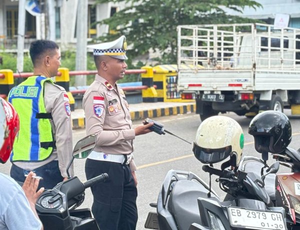 ‎Tak Ada Libur bagi Keselamatan: Satlantas Polres Mabar Tertibkan Lalu Lintas Labuan Bajo