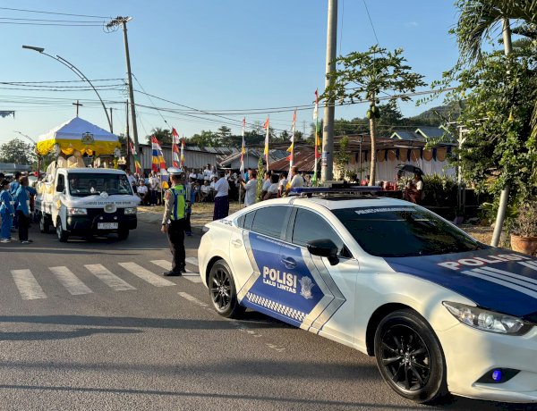 Melayani dengan Hati, Polres Mabar Pastikan Ribuan Umat Khidmat Jalani Prosesi Sakramen Mahakudus