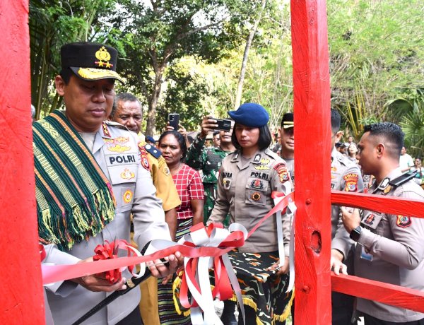 Kapolda NTT Resmikan Jembatan Merah Putih, Tangis Haru Warga Bestobe Pecah Sambut Harapan Baru