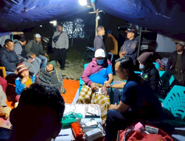 Respon Cepat Pascabencana: Tim DVI Mabes Polri Turunkan Tim Medis Obati Pengungsi Gempa di Kuwus