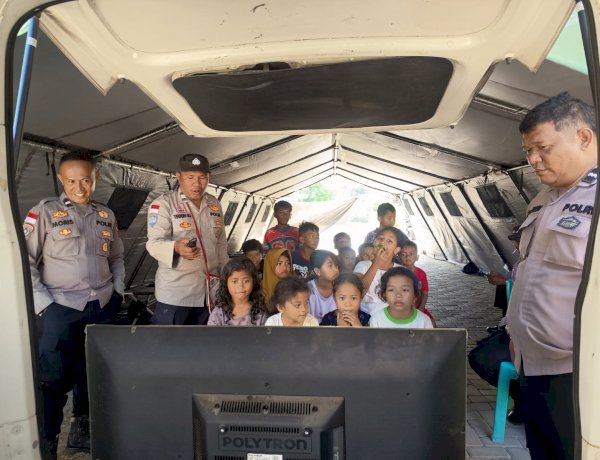 Usir Duka Mengundang Tawa, Aksi Trauma Healing Polri Bangkitkan Cerita Bahagia Anak Pengungsi