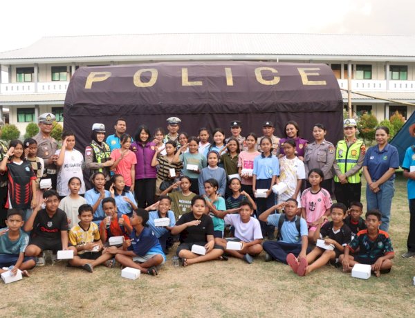 Kembalikan Ceria Pasca-Gempa, Polri Gelar Layanan Trauma Healing Bagi Penghuni Asrama di Labuan Bajo