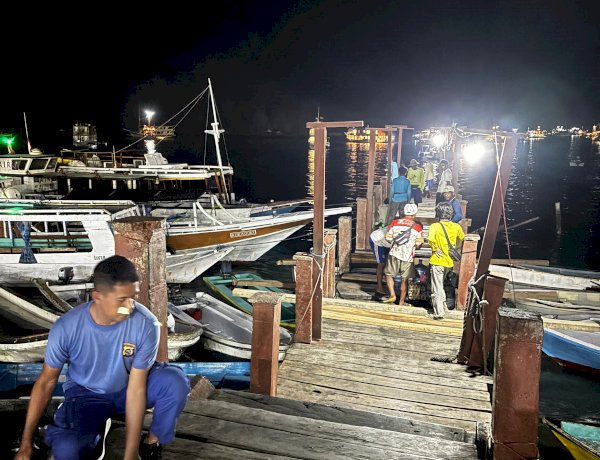 Respon Cepat Keluhan di Medsos, Sat Polairud Polres Mabar Perbaiki Dermaga Kampung Ujung yang Lapuk