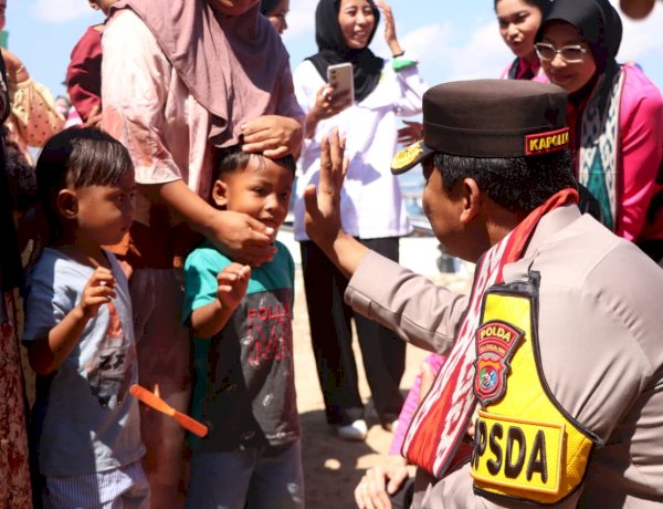 Tembus Lautan Demi Senyum Anak Pesisir! Kapolda NTT Bangun Kembali Sekolah Terdampak Gempa di Pulau Kukusan