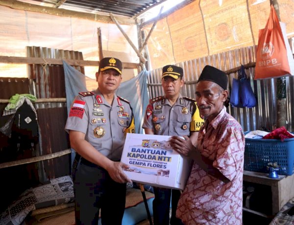 Kapolda NTT Sambangi Warga Terdampak Gempa di Manggarai Barat, Salurkan Bantuan Kemanusiaan