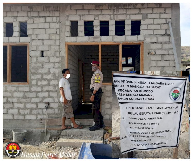 Bhabinkamtibmas Pantau Pembangunan Rumah Layak Huni (RLH) di Desa Seraya Maranu