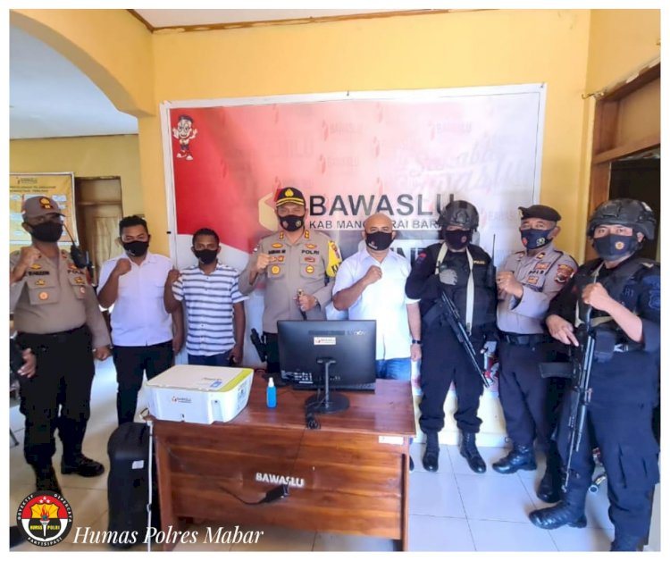 Kapolres Manggarai Barat Kunjungi Kantor Bawaslu Mabar Mengecek Personil Pengamanan Pilkada