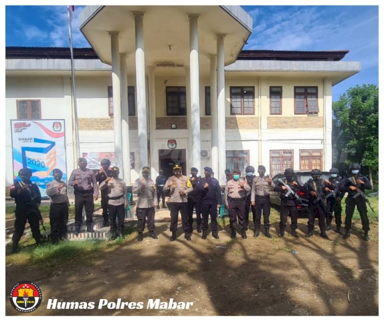 Kapolres Manggarai Barat Pimpin Pasukan Gabungan TNI-Polri Amankan Pleno Terbuka