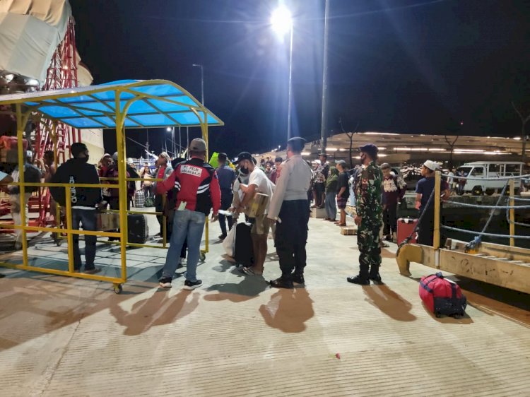 Sinergitas Polri dan TNI Melakukan Pengamanan di Wilayah Pelabuhan Labuan Bajo