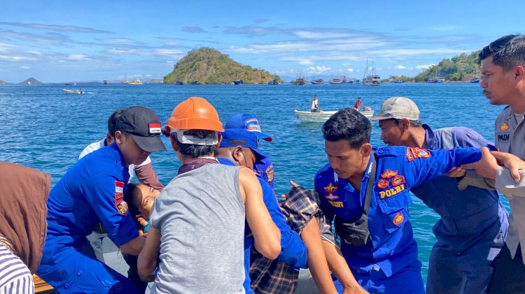 Polri Peduli, Direktorat Polairud Polda NTT Marnit Labuan Bajo Evakuasi Ibu Hamil Dari Pulau Mesah ke Labuan Bajo