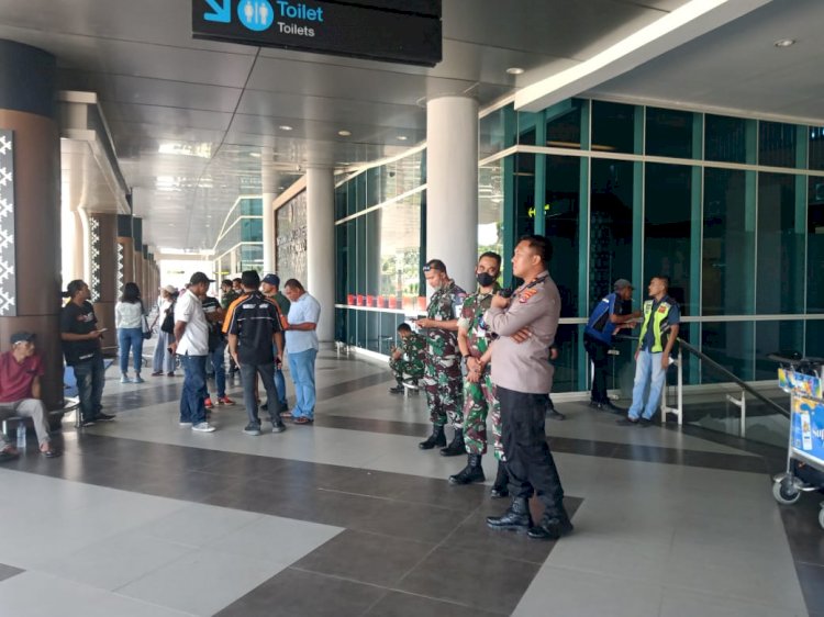 Lakukan Sweeping di Dalam Bandara Komodo, Personil Gabungan TNI-POLRI Amankan Sejumlah Massa Aksi Unras di Labuan Bajo