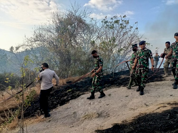 Sinergitas Personil Gabungan TNI-Polri dan Instansi Terkait, Berhasil Memadamkan Kebakaran Padang Savana di Bukit Wae Cicu Labuan Bajo