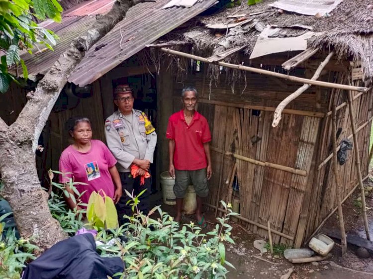 Sambangi Desa Binaan, Bhabinkamtibmas Desa Pondo Imbau Jaga Kamtibmas dan Berikan Bantuan Sembako