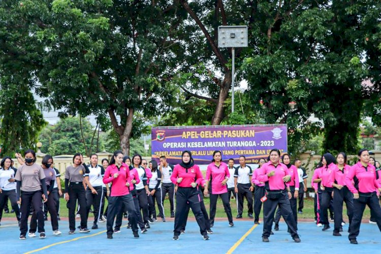 Jaga Kekompakan, Personil Polres Mabar Olahraga Bersama Bhayangkari Cabang Mabar