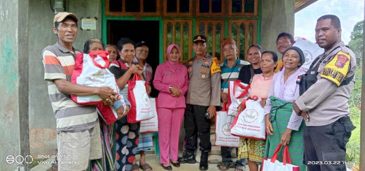 Korban Kebakaran di Mbeliling Terima Bantuan Presiden Jokowi