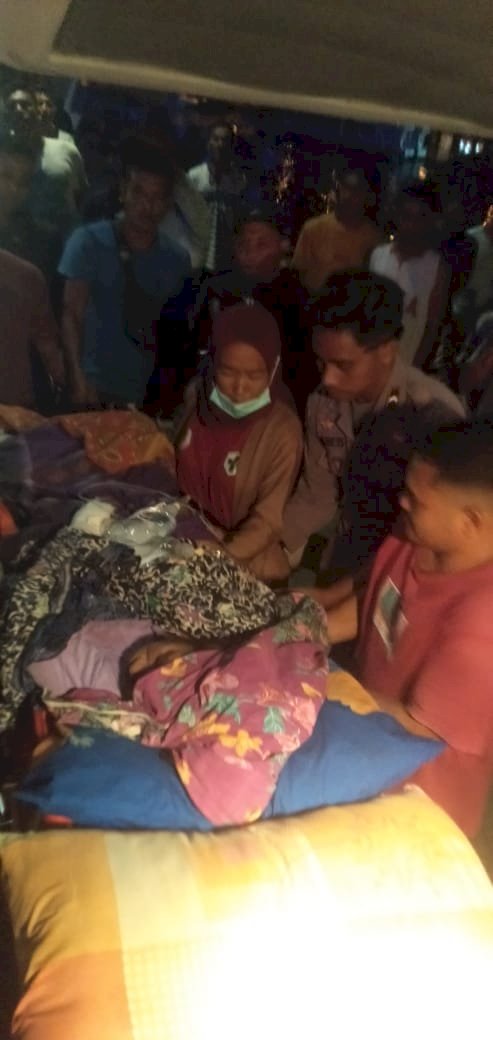 Gunakan RIB, Polisi Berhasil Evakuasi Ibu Hamil di Labuan Bajo