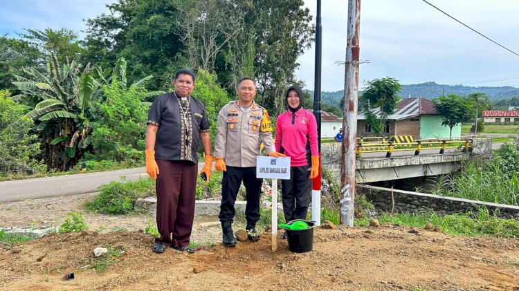 Peduli Lingkungan, Bhayangkari Cabang Mabar Tanam 50 Bibit Pohon