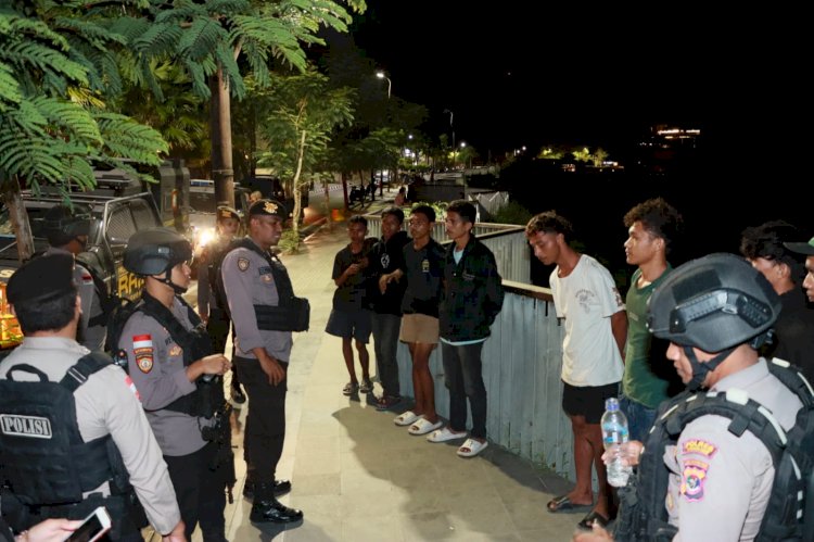 Cegah Kriminalitas, Tim Raimas Komodo Gelar Patroli Malam di Labuan Bajo